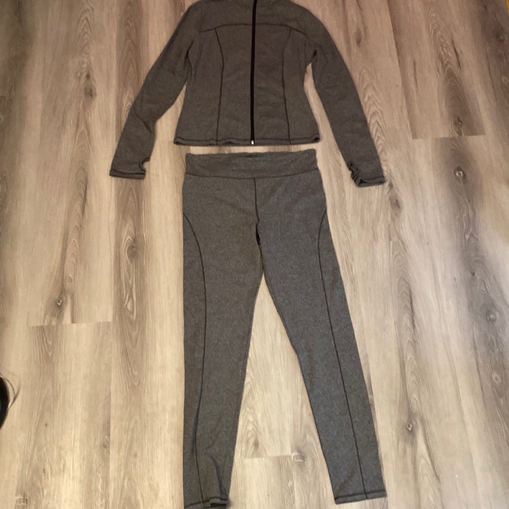 Fashion nova 2 piece active set only worn once size Large